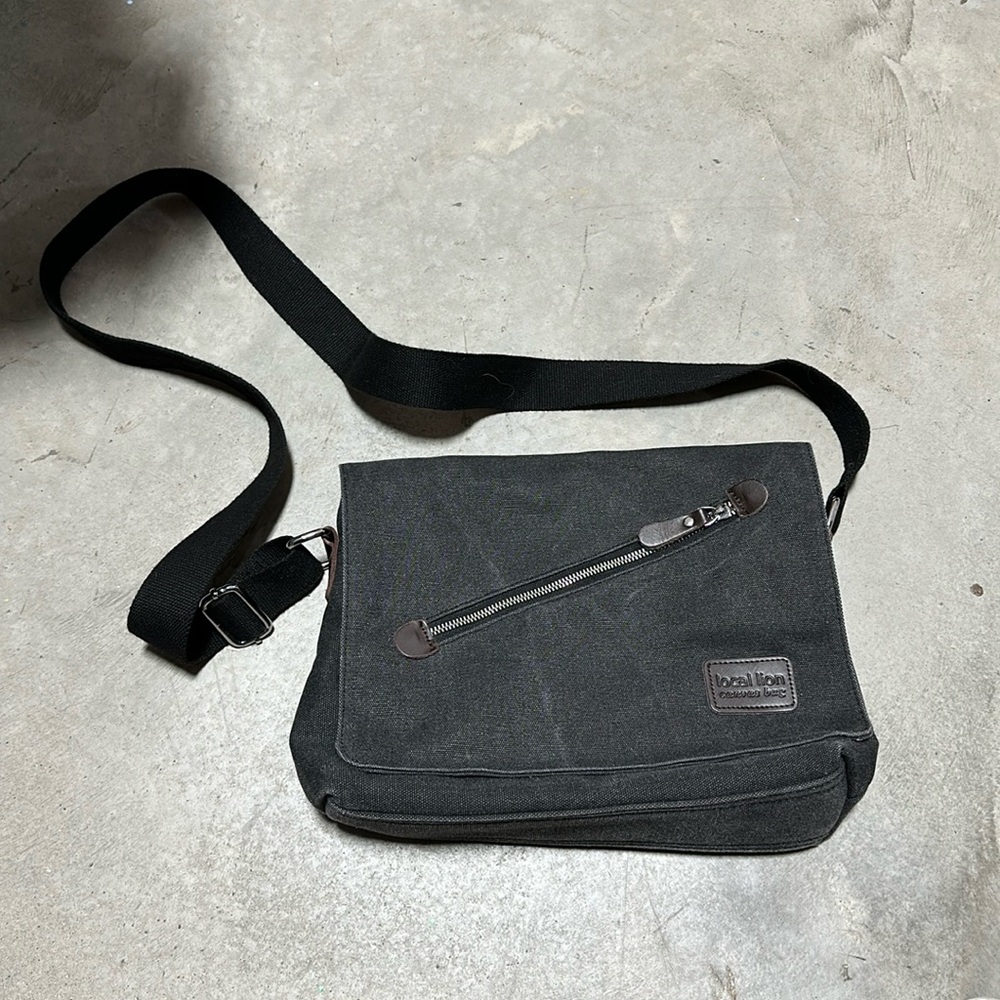 Local Lion Men's Canvas Black Satchel Shoulder Bag  / Box 22-6‎